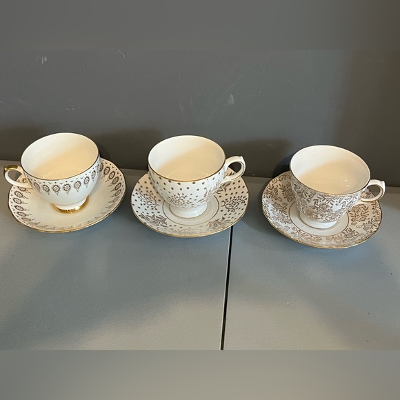 Elegant White and Gold Queen Anne Bone China Made in England Teacup Set of 3 - Picture 1 of 11